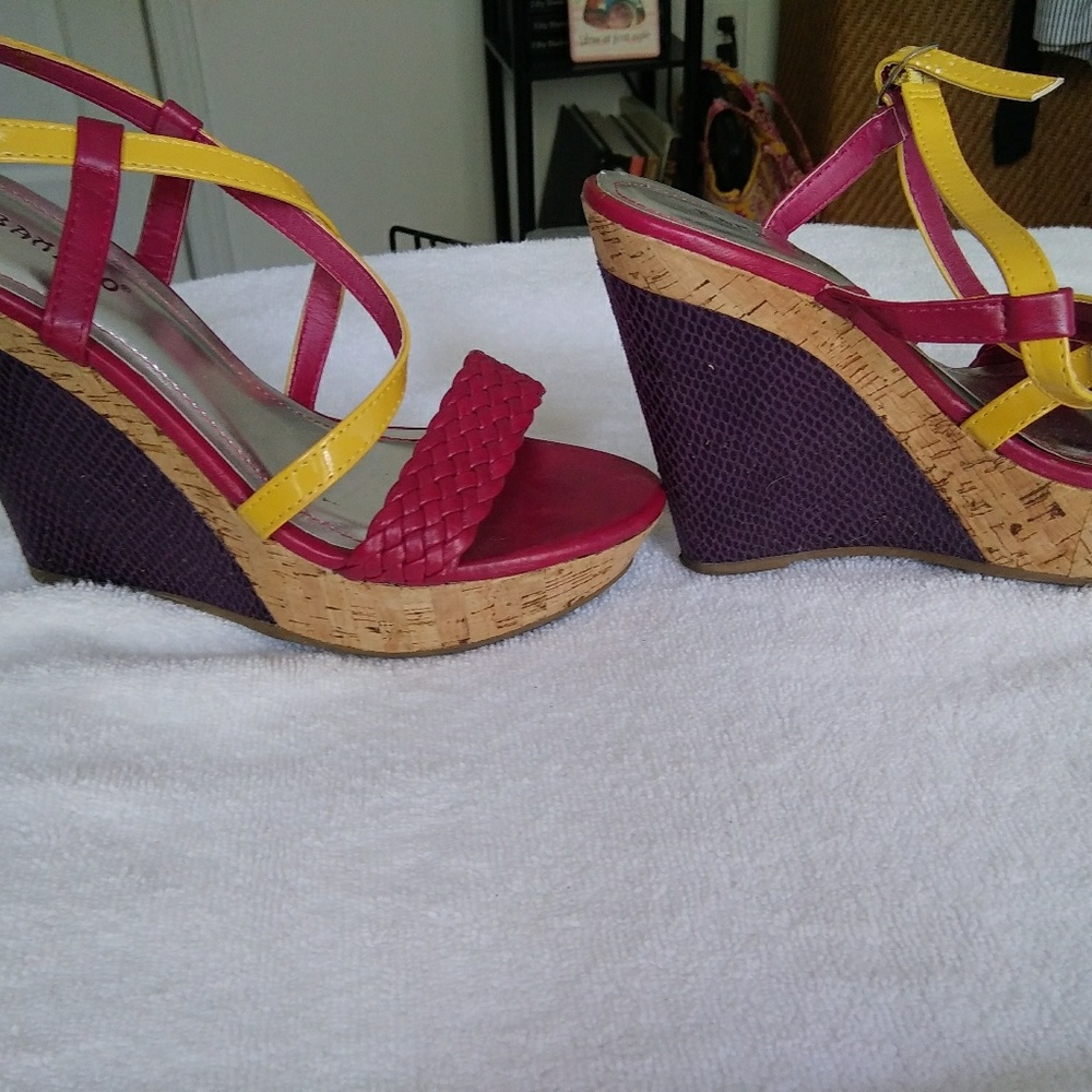 Multi tone wedges